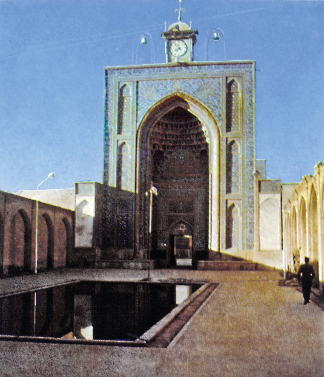 Kirman Cuma Camii avlusundan bir görünüş