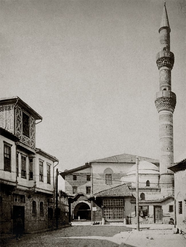 Hacı Bayrâm-ı Velî Külliyesi’nin Cumhuriyet döneminin ilk yıllarında çekilen bir fotoğrafı(Ankara Ankara, İstanbul 1994, s. 87)