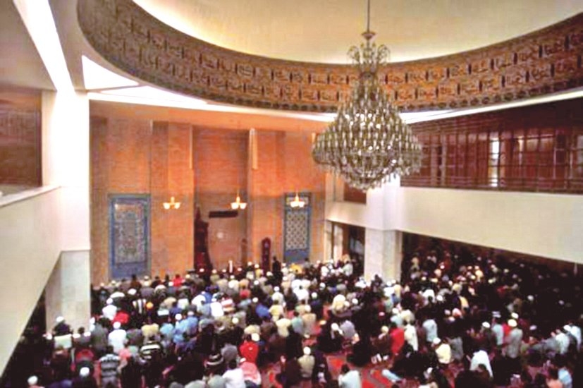 Lizbon Merkez Camii’nin içinden bir görünüş