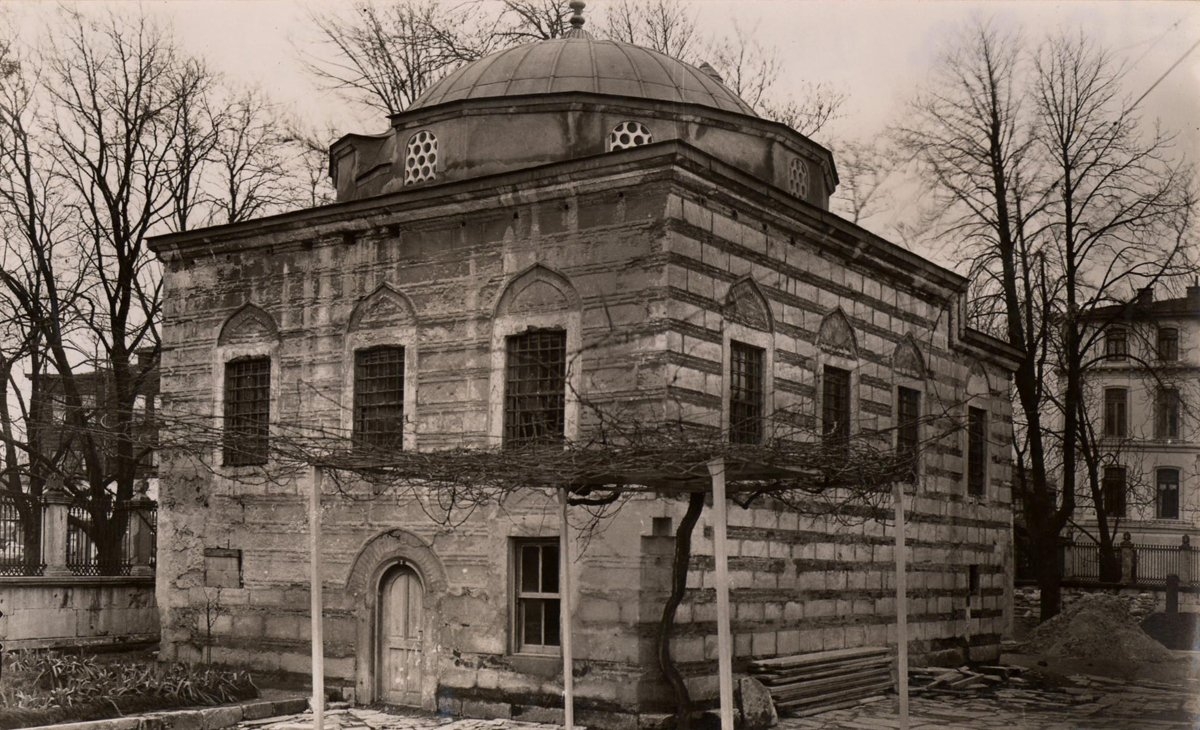 I. Mahmud tarafından 1740’lı yıllarda yaptırılan Ayasofya Sıbyan Mektebi binası(SALT Araştırma, Ali Saim Ülgen arşivi)