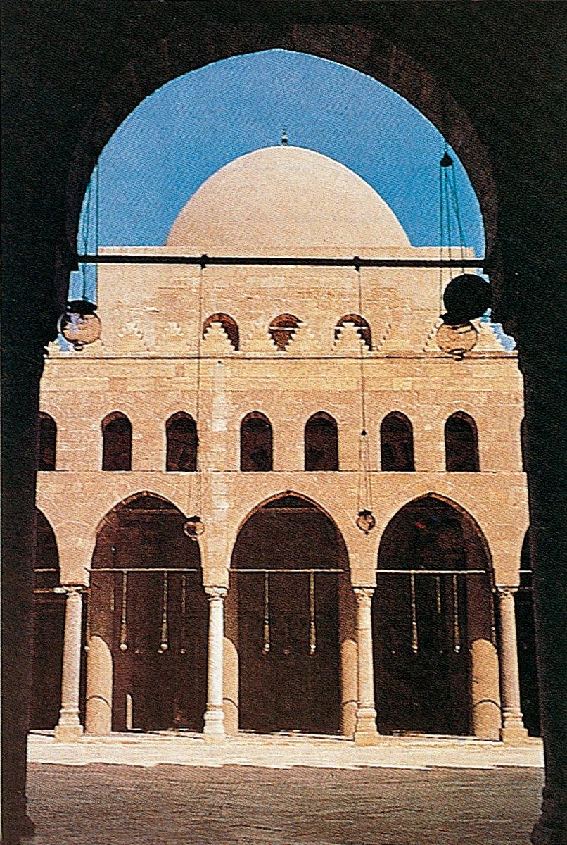 Kal‘atülcebel’de Nâsır Muhammed Camii’nin avlusundan bir görünüş – Kahire