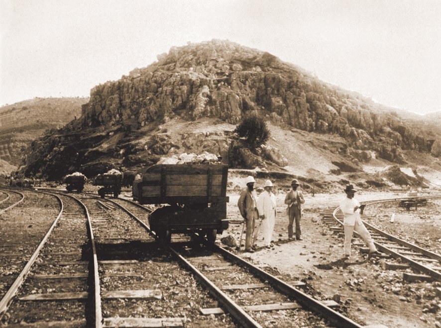 XX. yüzyıl başlarına ait Anadolu demiryolu inşaatını gösteren bir fotoğraf (İÜ Ktp., Albüm, nr. 90490)