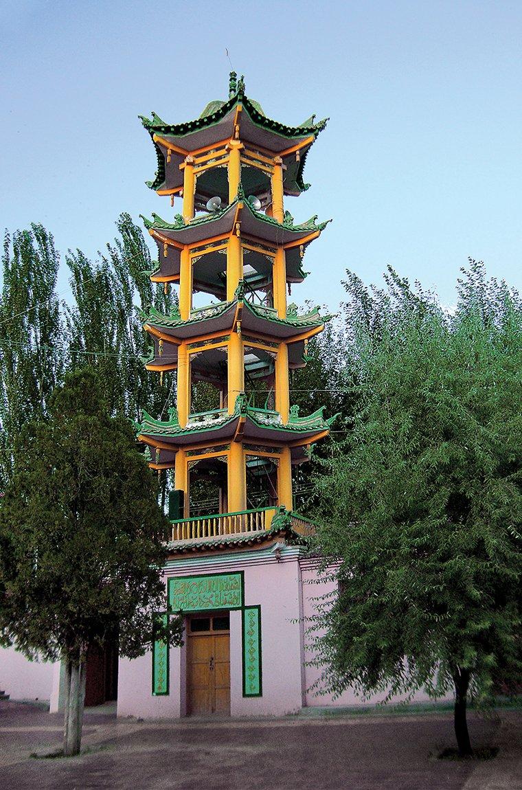 Gaizi köyündeki caminin minaresi