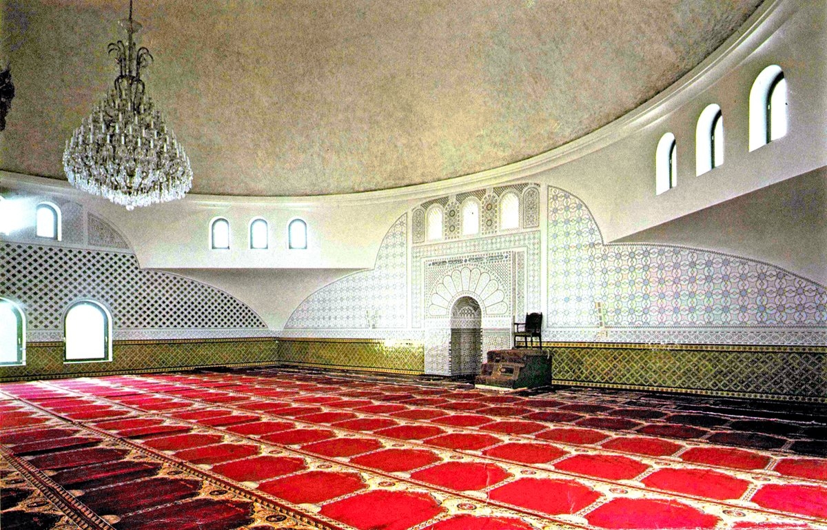 Viyana İslâm Merkezi Camii’niniçinden bir görünüş – Avusturya