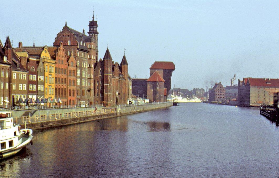 Gdansk (Danzig) şehrinin Vistül nehri ağzındaki limanı