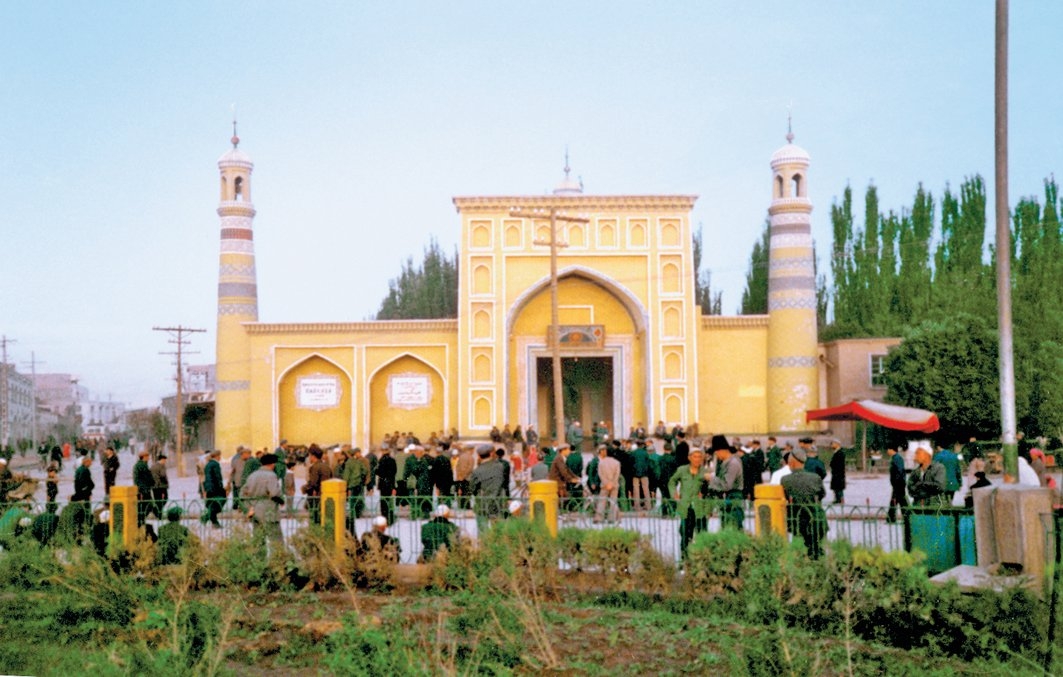 Doğu Türkistan’ın Kâşgar şehrindeXVII. yüzyılda inşa edilmiş olan Iydgâh Camii