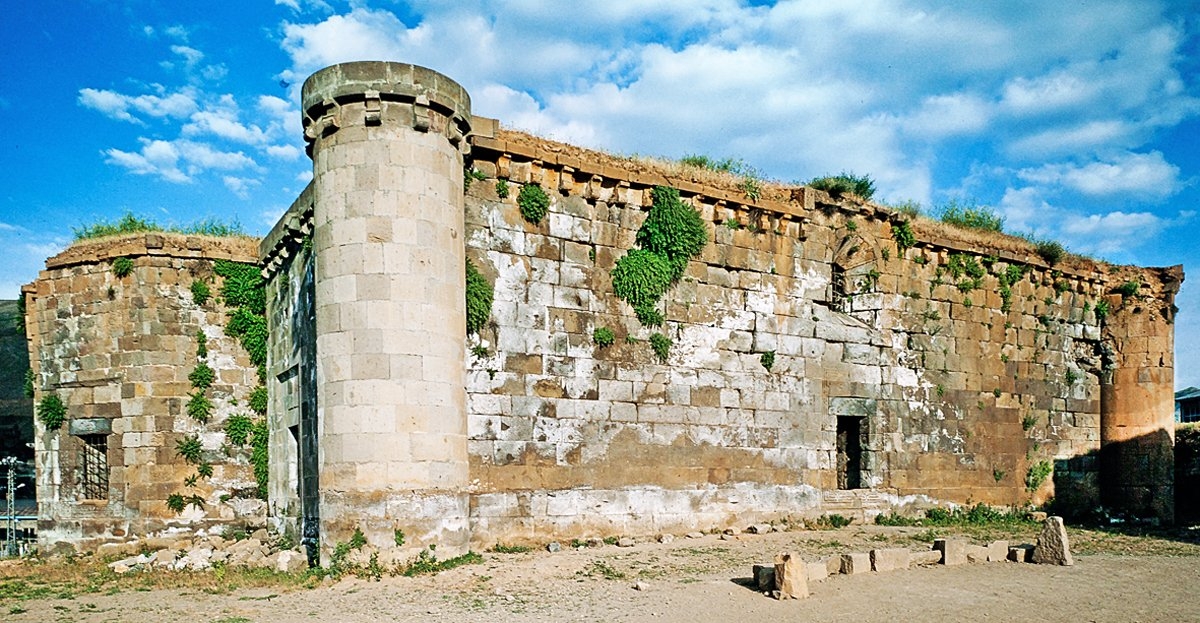 Gökmeydanı’ndaki İhlâsiye Medresesi’nin kalıntıları