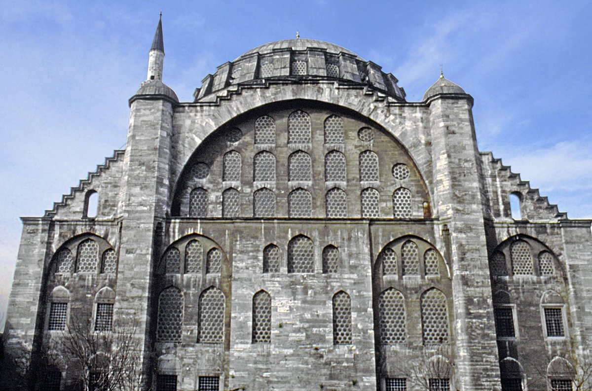Edirnekapı Camii’nin yan cephelerinden biri