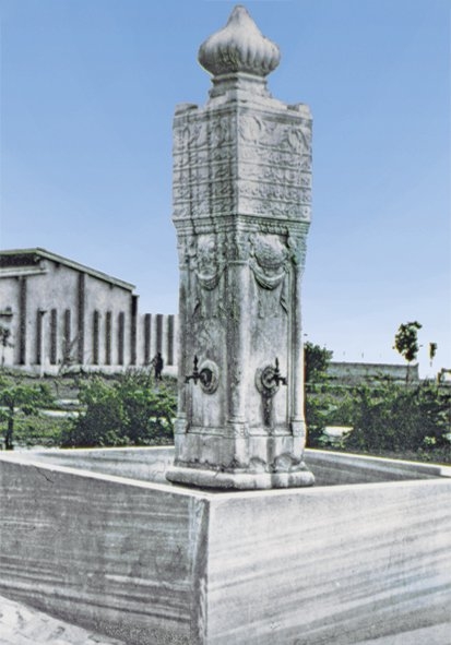 Avrupa tarzında yapılmış olan Tekirdağ Şadırvan Çeşmesi (S. Eyice, “Trakya’da Meydan Şadırvanları”, Mansel’e Armağan, Ankara 1974, III, lv. 284)