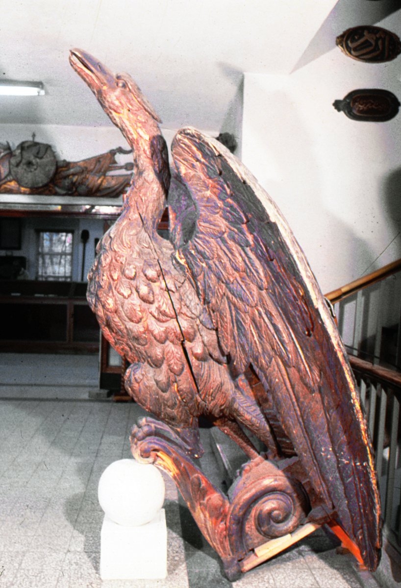 İstanbul Deniz Müzesi’nde sergilenen ağaç eserlerden, 1829’da Tersâne-i Âmire’de yapılan Şerefreşân fırkateyninin baş kısmındaki kuş figürü