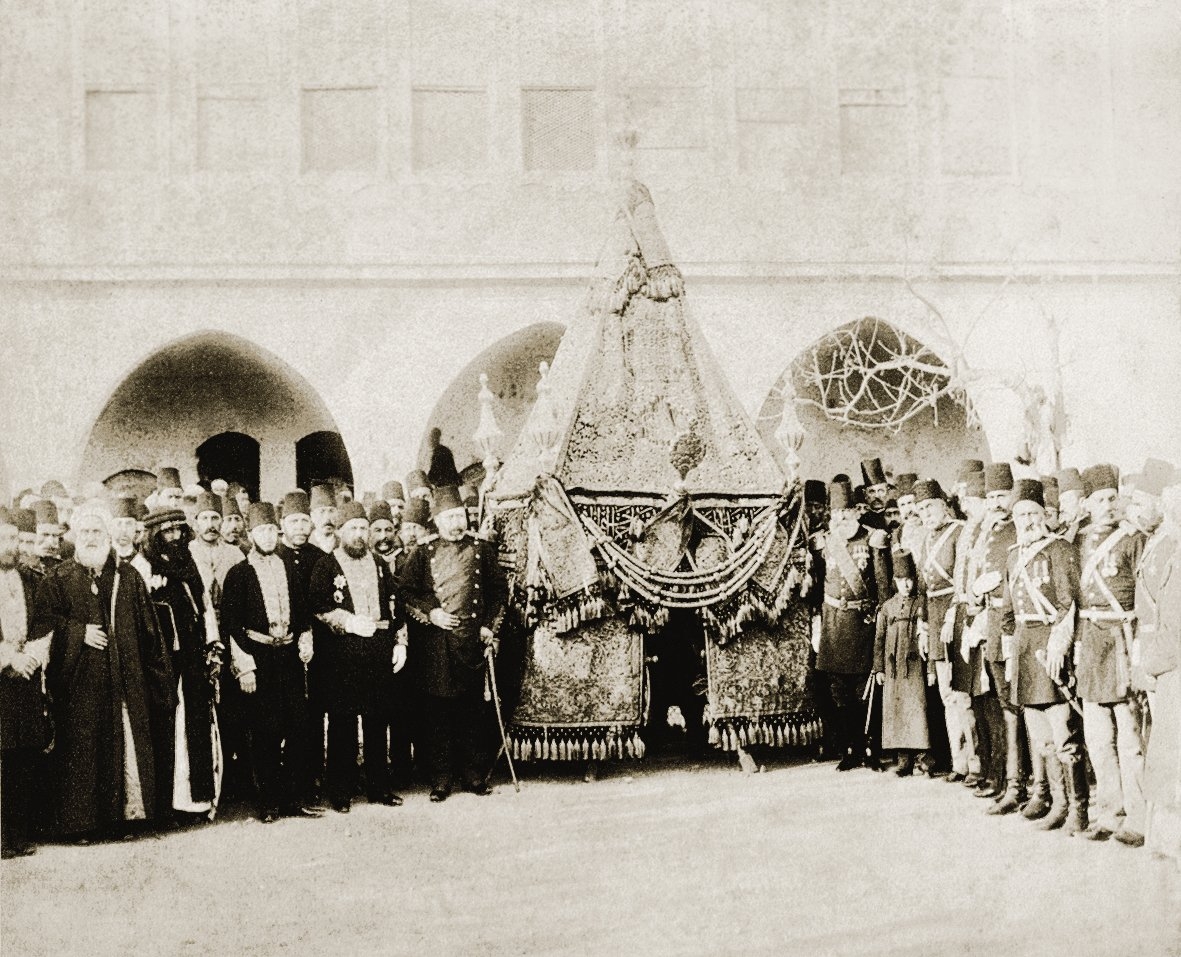 XIX. yüzyılın sonlarına ait bir fotoğrafta sürre alayı (İÜ Ktp., Albüm, nr. 91313)