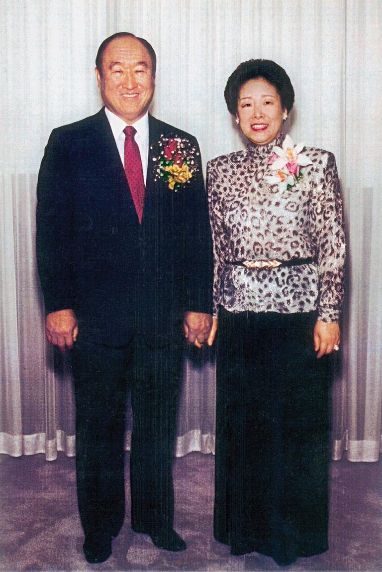 Sun Myung Moon ve eşi Hak Ja Han Moon