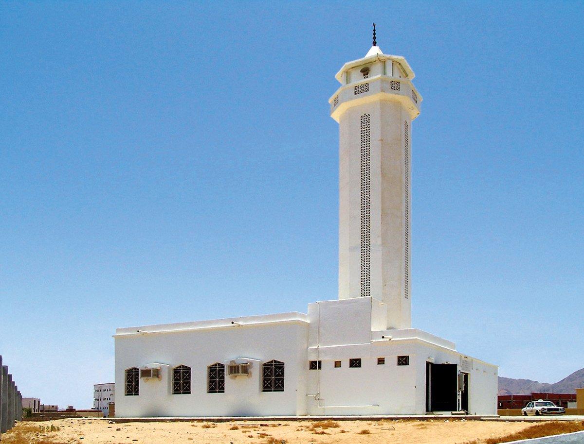 Mekke’nin fethi sırasında ordunun konakladığı Merrüzzahrân (Cümûm) mevkiinde Hz. Muhammed’in çadırının yerinde inşa edilen cami