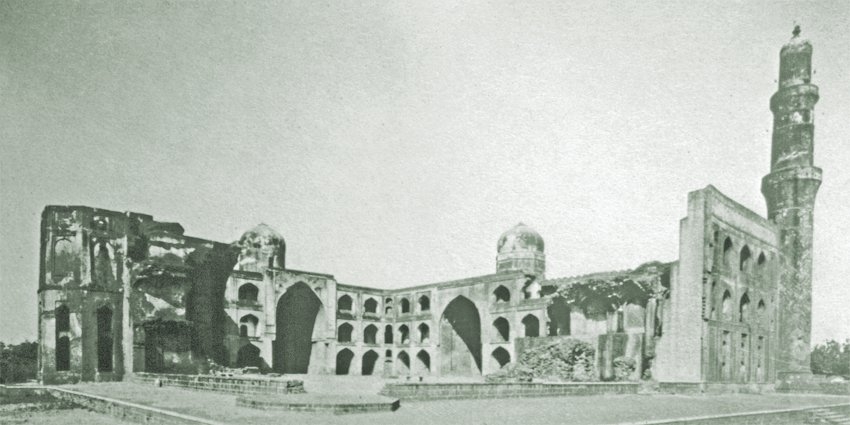 Behmenîler’in ünlü veziri Mahmûd-ı Gâvân’ın öğretime açtığı medresenin kalıntıları