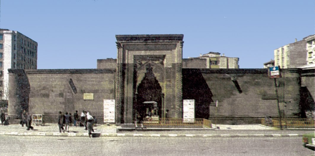 Sâhib Ata tarafından 1268’de yaptırılmış olan Sâhibiye Medresesi – Kayseri