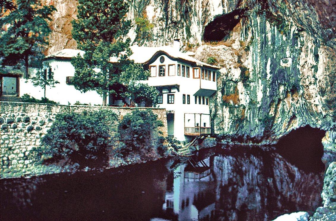 Sarı Saltuk’un yaşadığı kabul edilen Stolaç’ta Bregava çayı kaynağındaki evi ve dergâhı