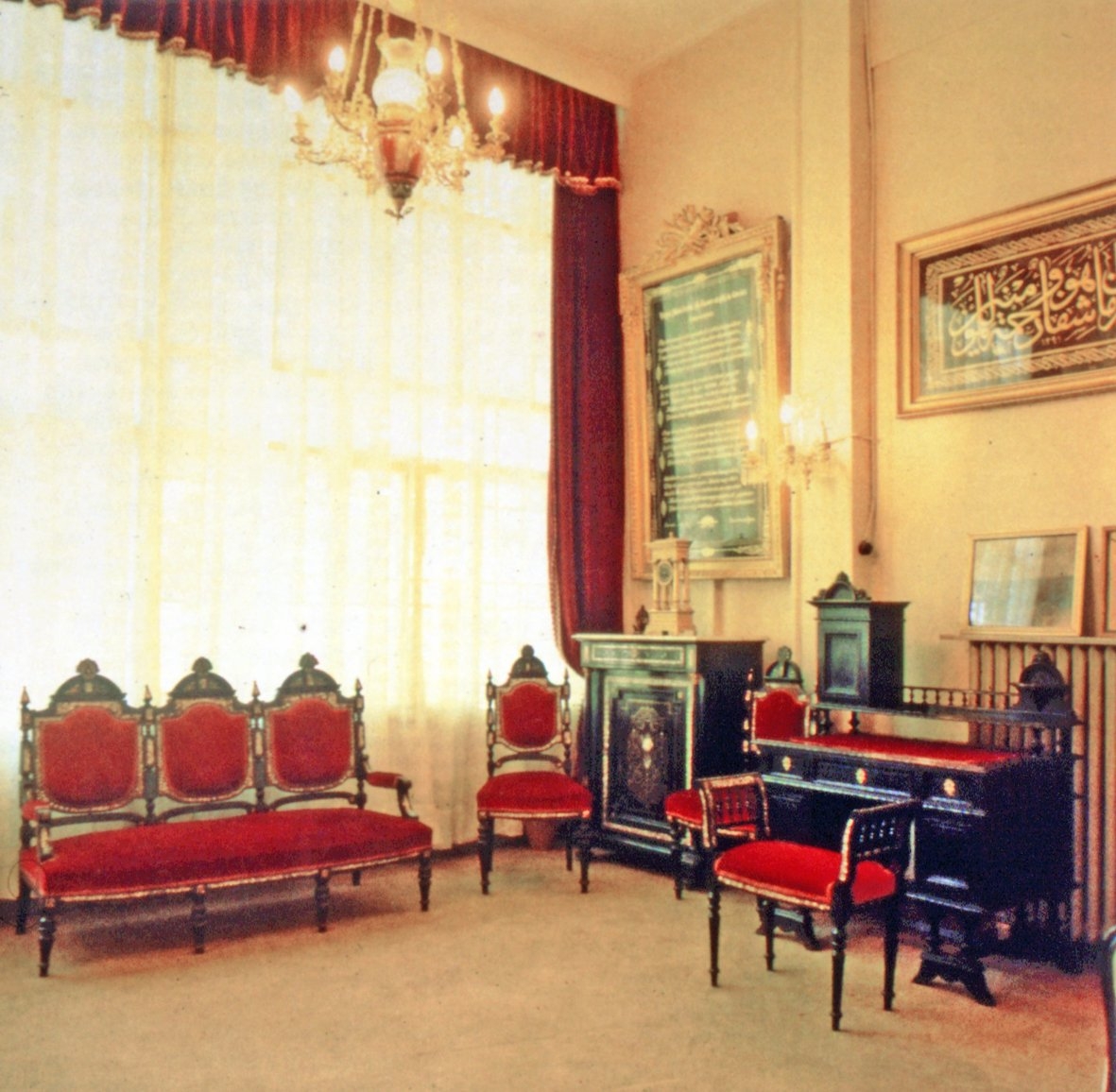 Bezmiâlem Vâlide Sultan’ın Gureba Hastahanesi’nde bugün müze olarak kullanılan odası – Fatih/İstanbul