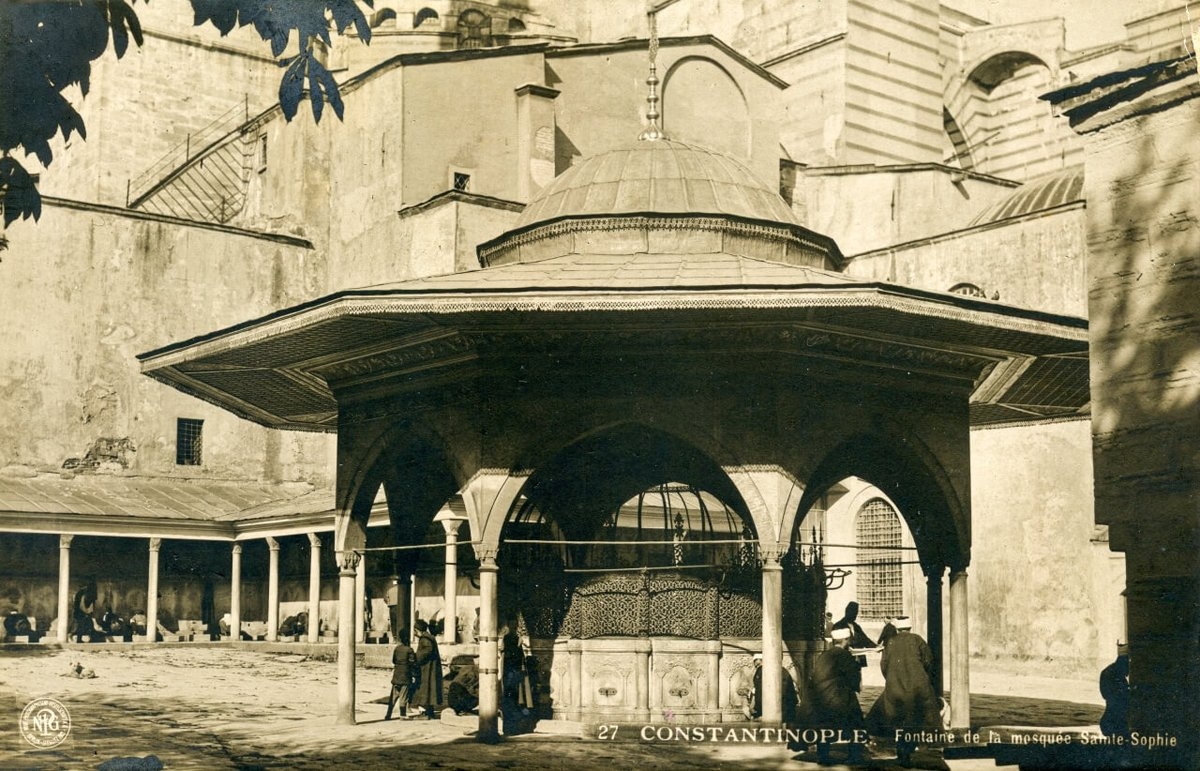 Sultan I. Mahmud tarafından yaptırılan Ayasofya Şadırvanı (K. Yusuf Ünal koleksiyonu)