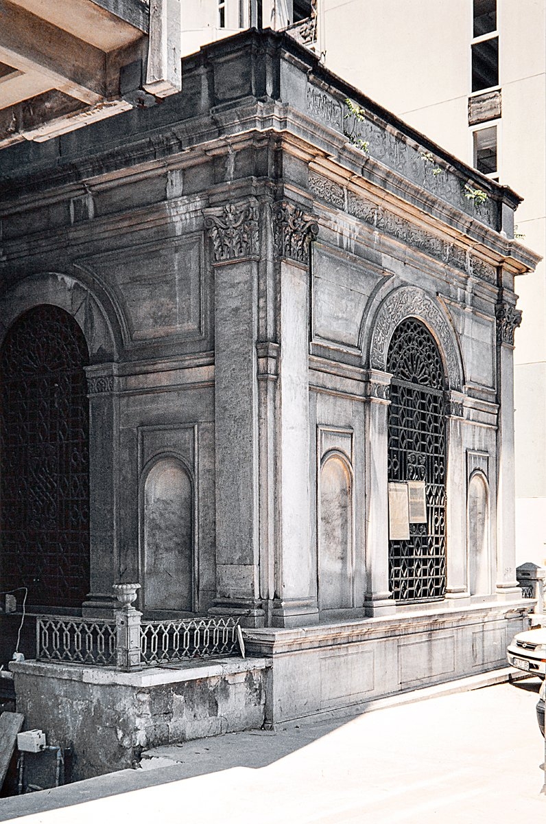 Cağaloğlu’nda Mahmud Nedim Paşa’nıntürbesi – Fatih/İstanbul