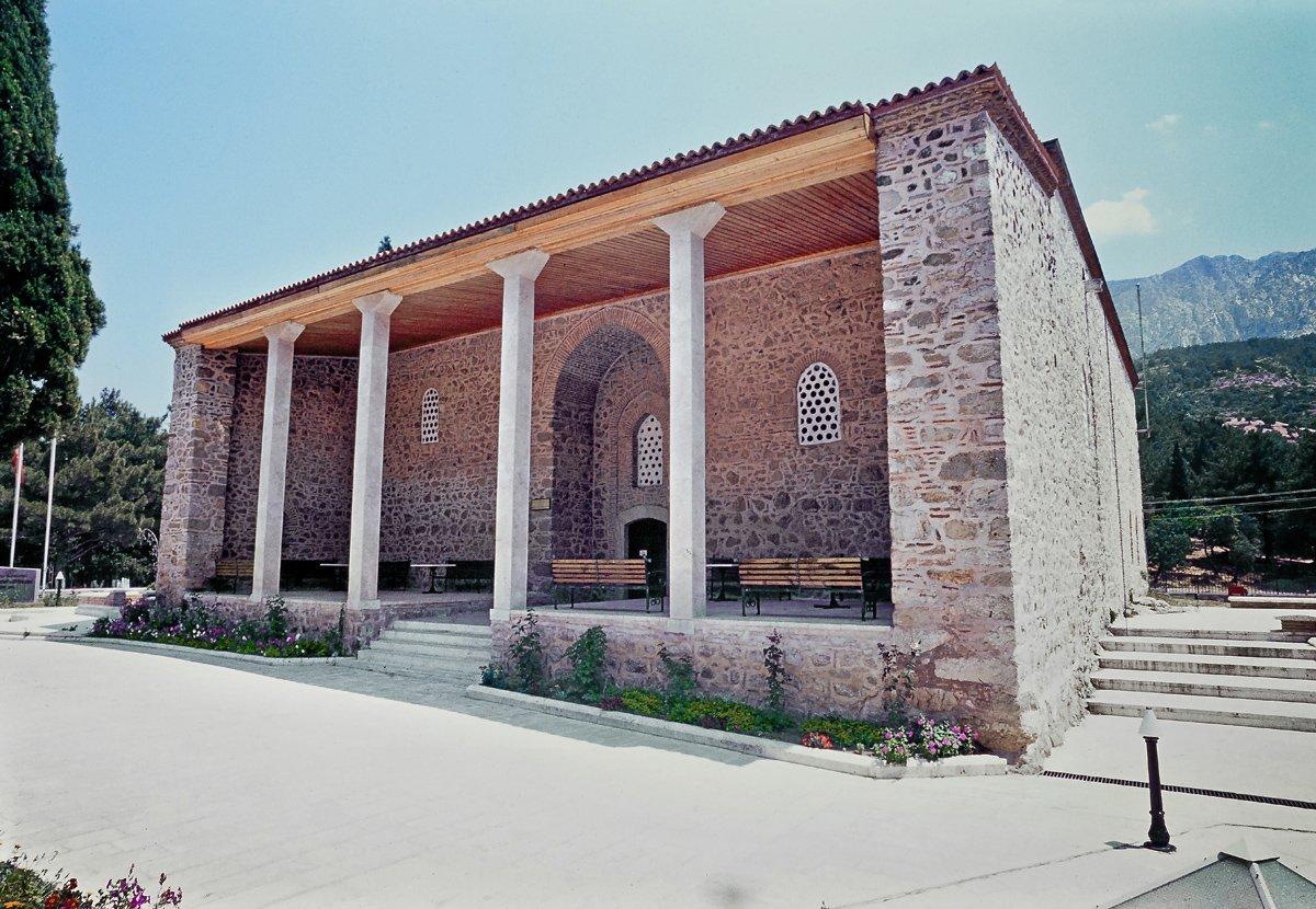 Manisa Mevlevîhânesi’nin ön cephesi