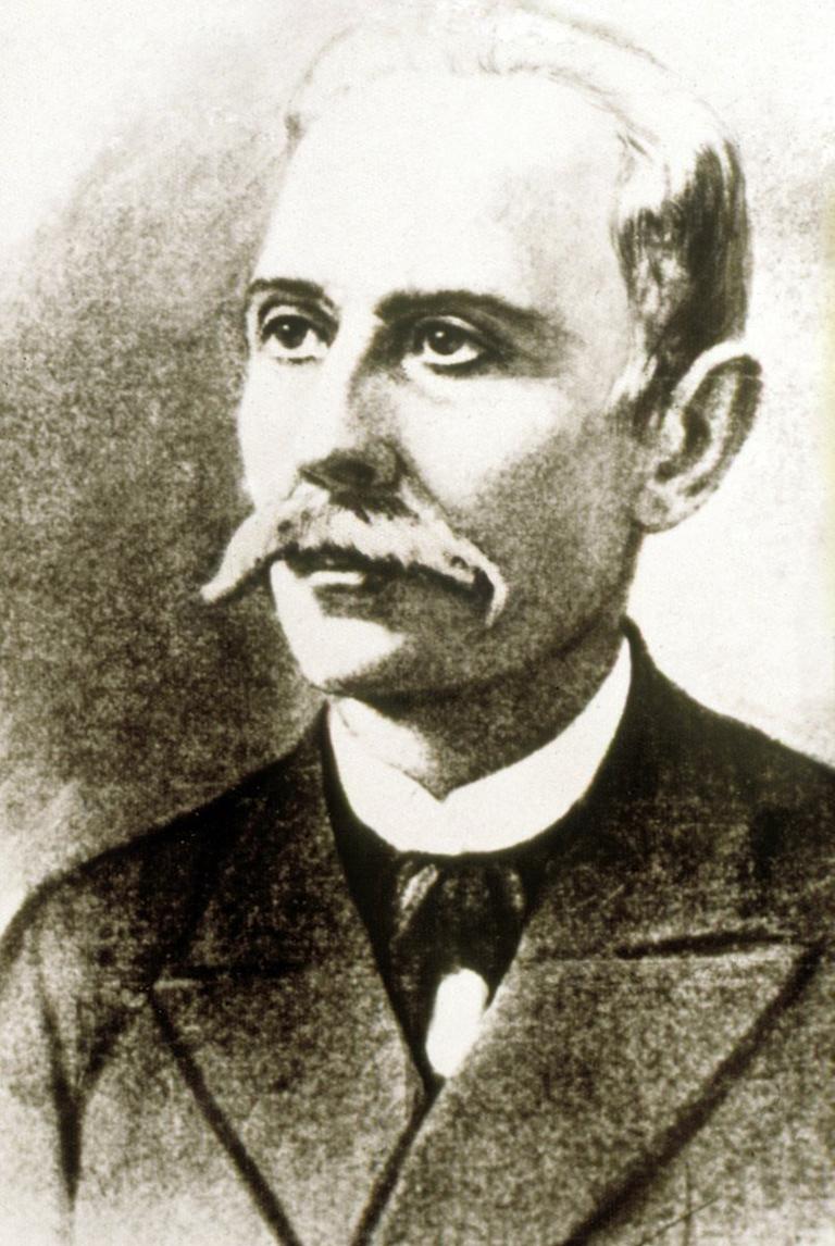 Kırımlı fikir adamı, eğitimci ve yayıncıGaspıralı İsmail Bey