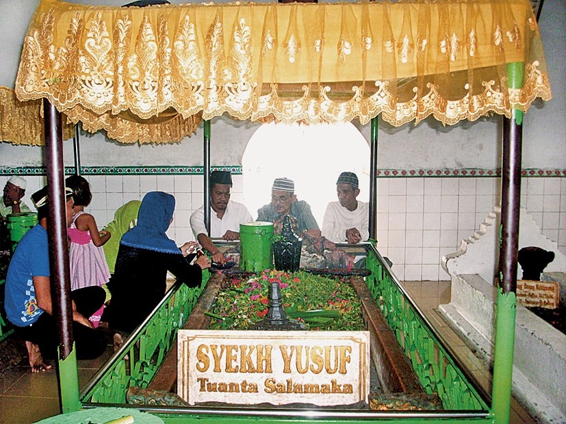 Yûsuf el-Makassarî’nin makam türbesi içindenbir görünüş