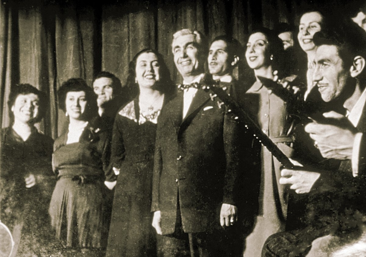 Memleket Havaları Ses ve Saz Birliği ile kurucu şef Sadi Yaver Ataman