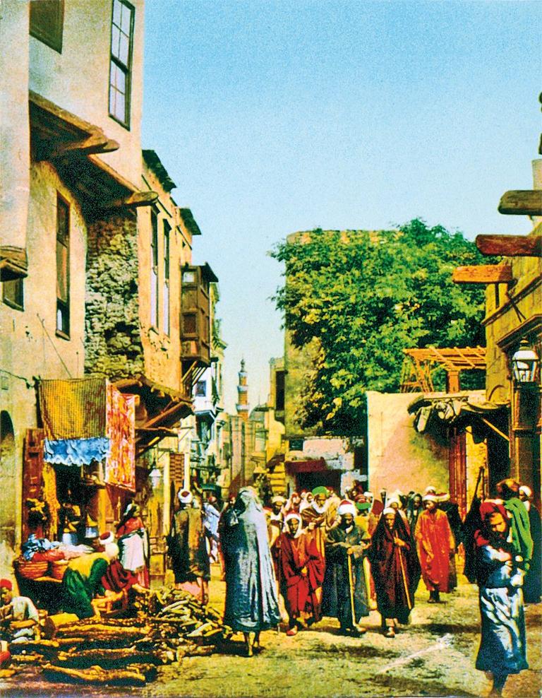 XIX. yüzyılın sonlarında Kahire’de tipik bir sokak(İÜ Ktp., Albüm, nr. 90565)