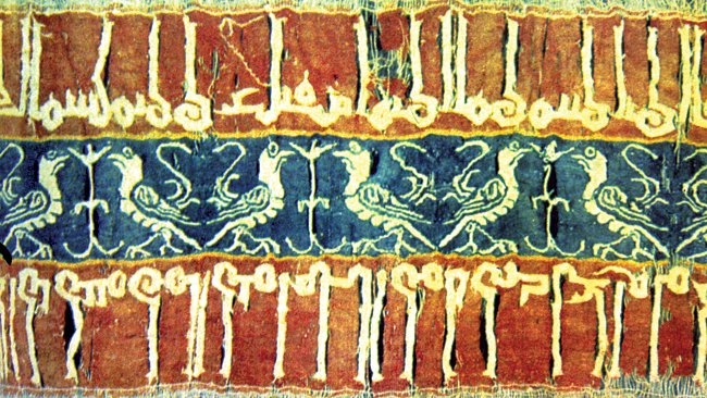 Üzerinde Fâtımî Halifesi Hâkim-Biemrillâh’ınadı yazılı olan kumaş parçası(Kahire İslâm Sanatları Müzesi)