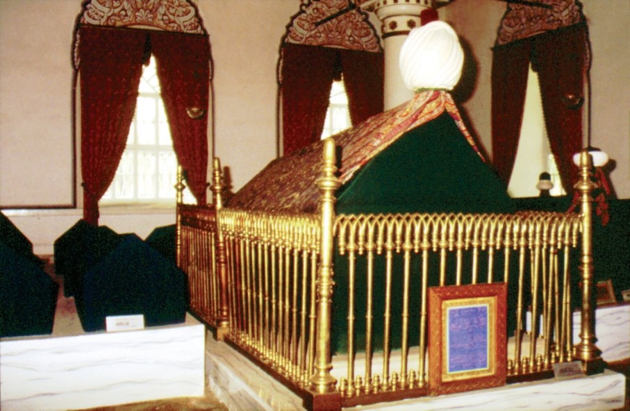 Sultan Orhan’ın türbesi içindeki sandukası