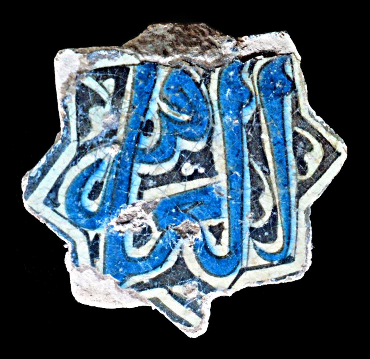 Huand Hatun Hamamı’na ait bir çini örneği (İstanbul Vakıf İnşaat Eserleri Müzesi)