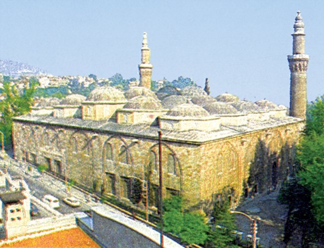 Anadolu’da Erken Osmanlı devrinin çok kubbeli yapı örneklerinden Bursa Ulucamii