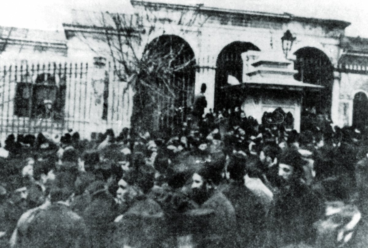 Baskın sırasında göstericilerin Bâbıâli binasına girişleri