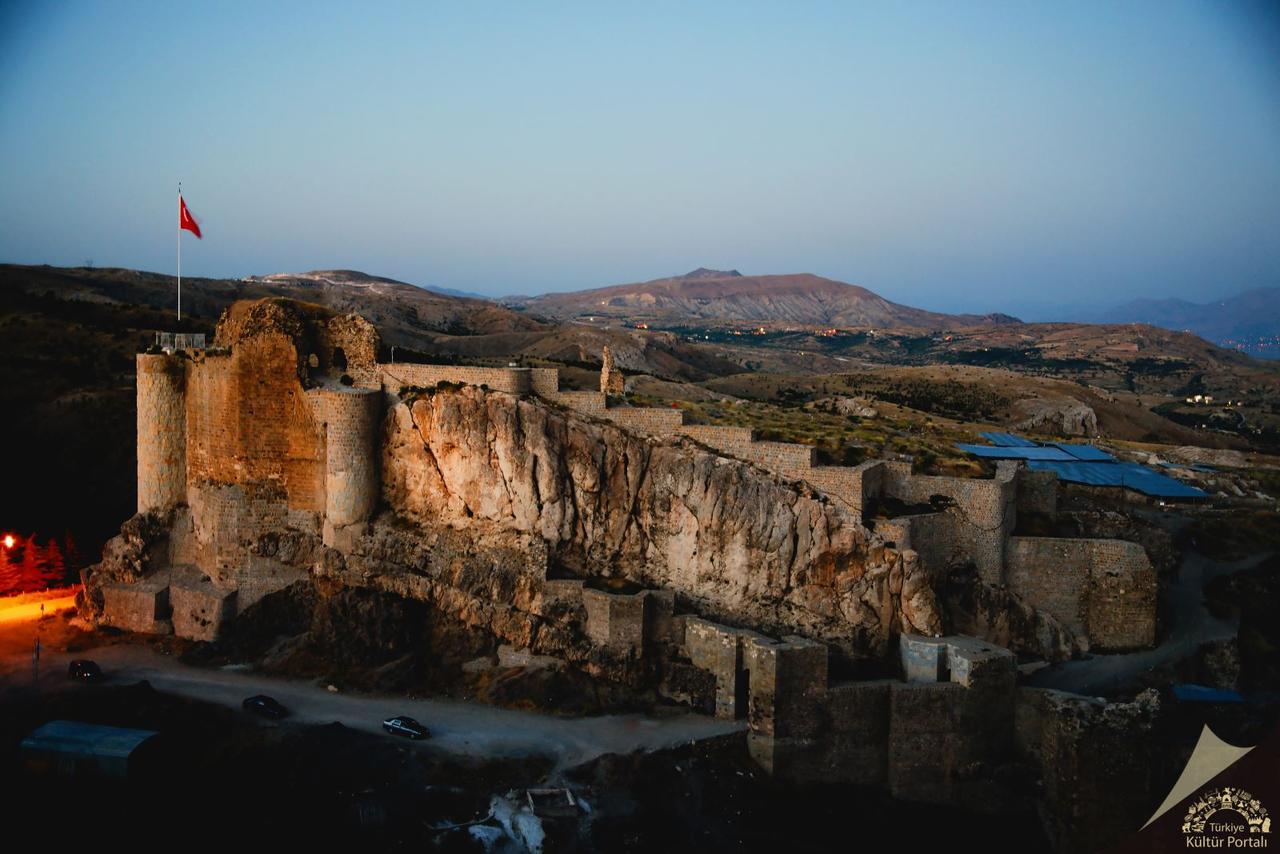 20171103134354731_ELAZIG 113 HARPUT KALESI SERVET UYGUN.jpg