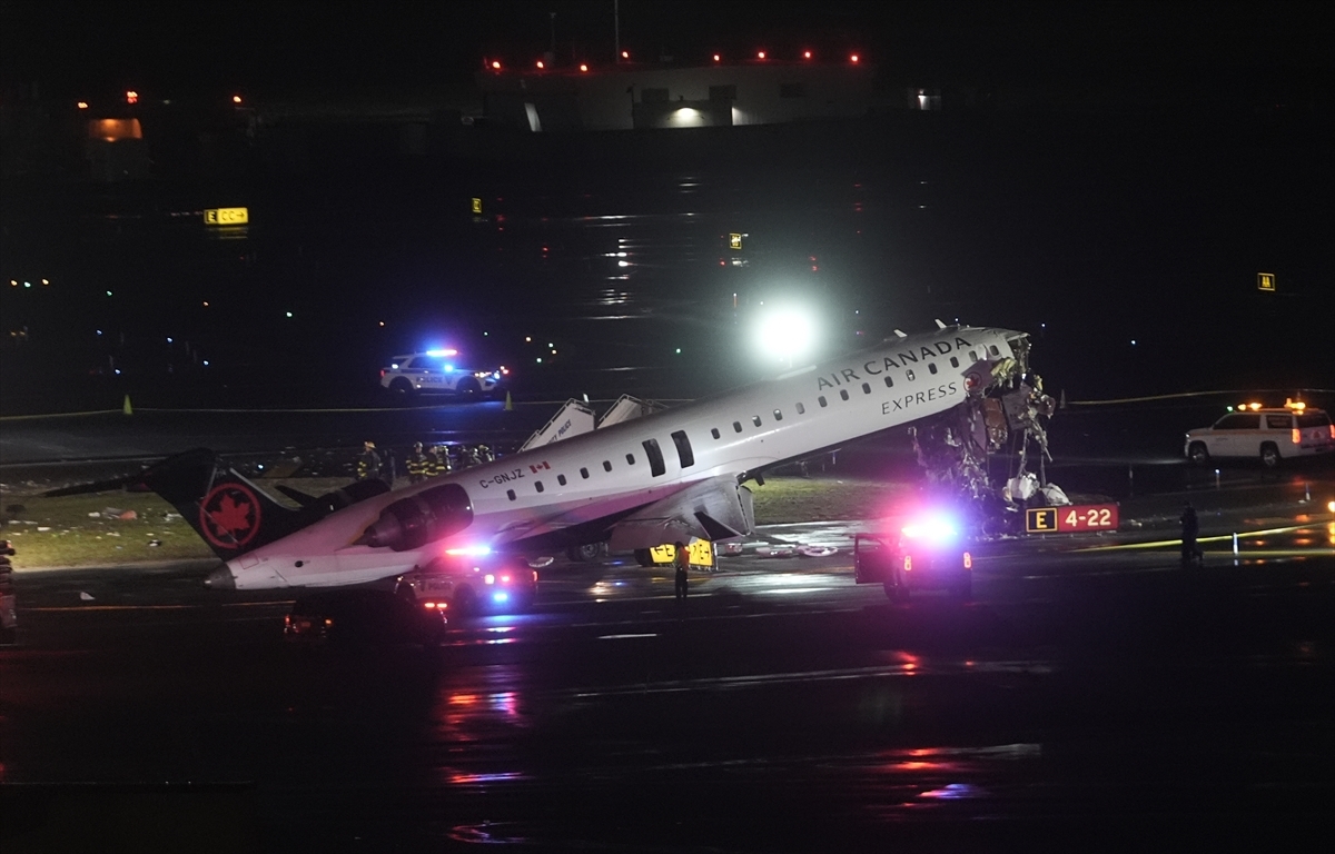 Air Canada Express Flight 8646 Crash image