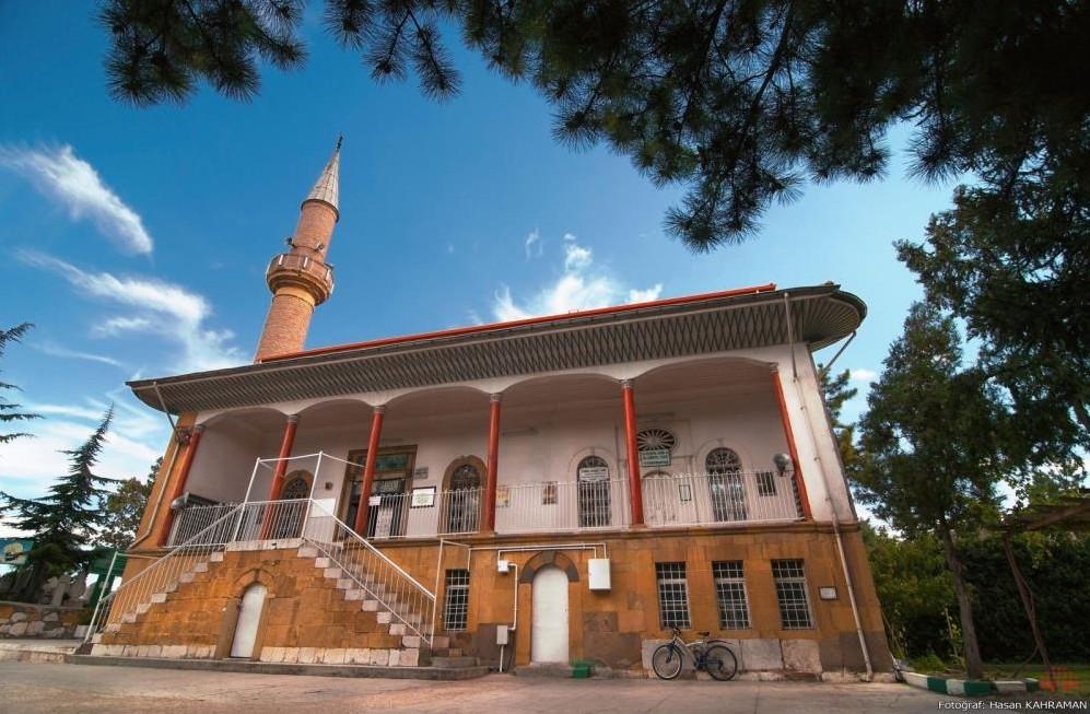 Hıdırlık Camii cephesi ve minaresi