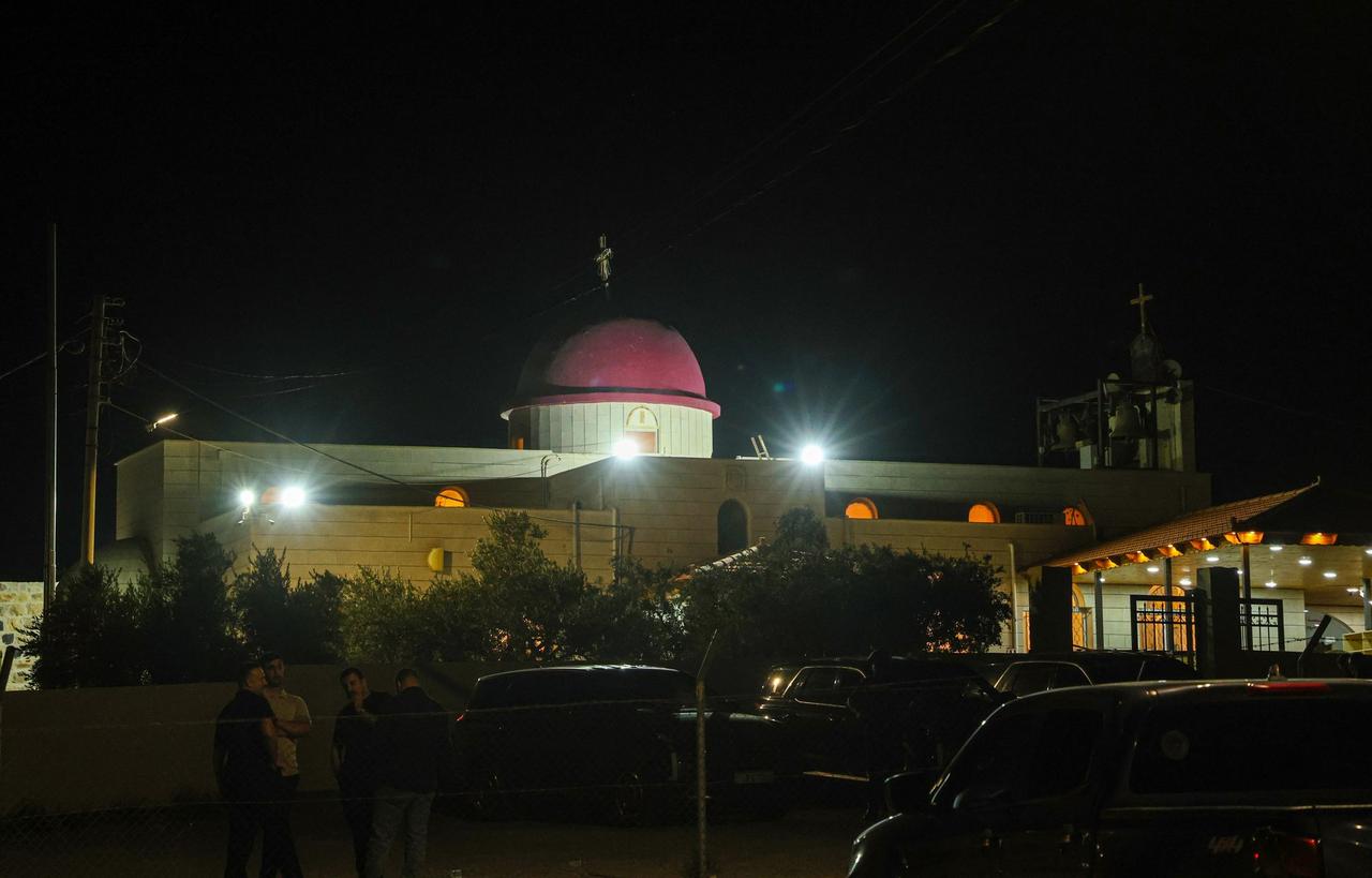 Kerek'te saldırıya uğrayan kilise ve çevresinde alınan güvenlik önlemleri